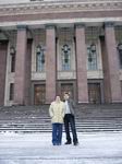 Здесь Илья с Ленкой у главного входа МГУ.